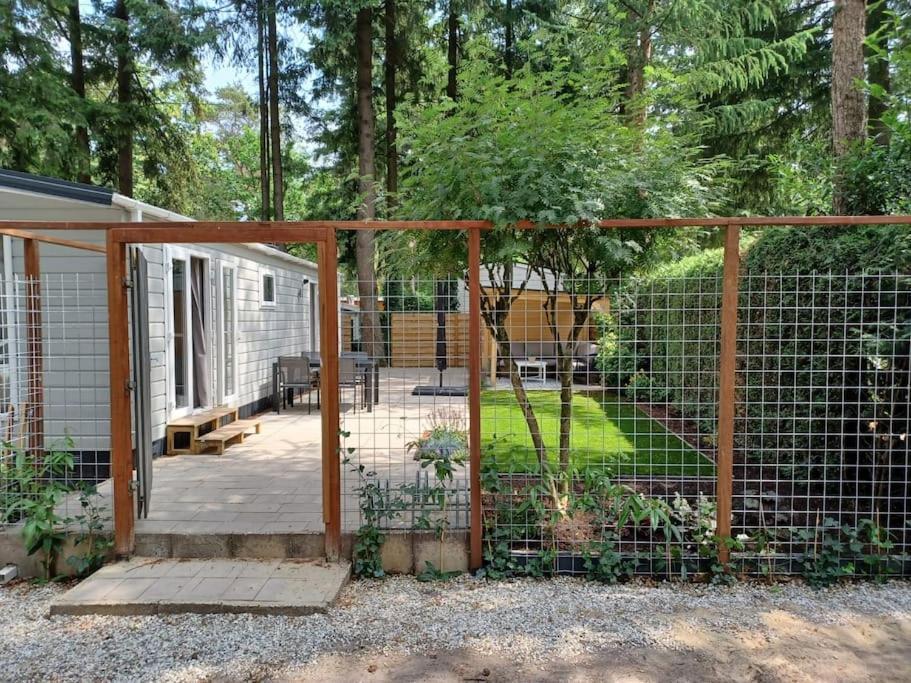Boshuis Met Grote Tuin I Vakantiepark Met Zwembad Hoenderloo Exterior photo