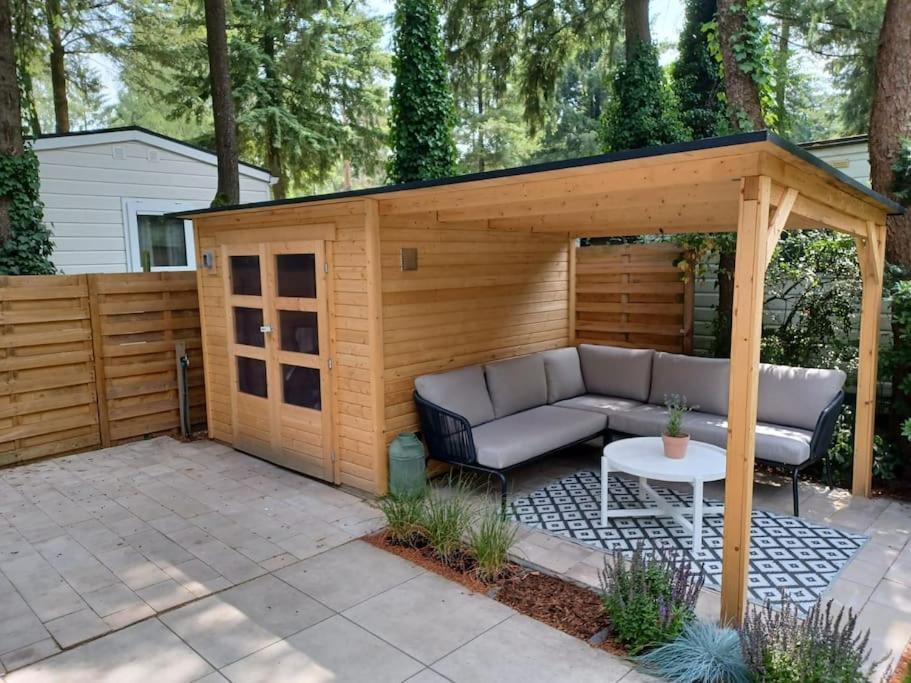Boshuis Met Grote Tuin I Vakantiepark Met Zwembad Hoenderloo Exterior photo